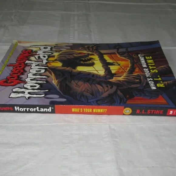 R.L. Stine Goosebumps HorrorLand WHO’S YOUR MUMMY? Chapter Kids Book (#6) - Picture 3 of 4